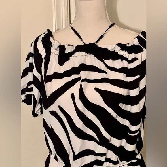Vince Camuto Zebra-Print Off The Shoulder Top - Picture 3 of 7